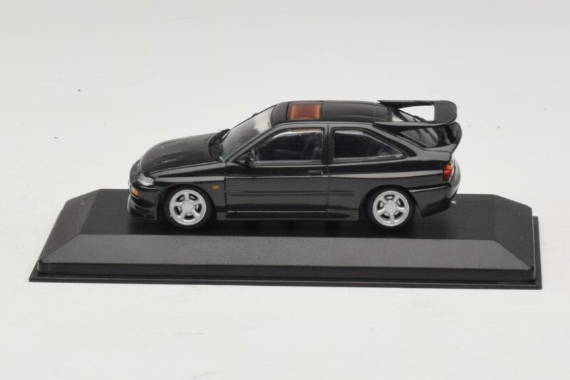 Ford Escort RS Cosworth Schwarz Metallic Minichamps 1:43 Ford Escort RS Cosworth Schwarz Metallic Minichamps 1:43 430082106 Metall