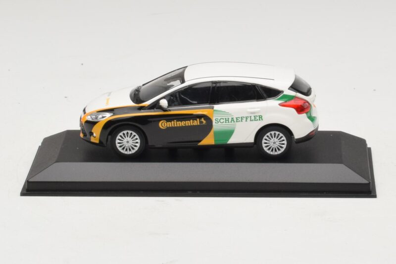 Ford Focus Benzin-Technologiefahrzeug Continental Schaeffler Ersatzverpackung Minichamps 1:43 Ford Focus Benzin-Technologiefahrzeug Continental Schaeffler Ersatzverpackung Minichamps 1:43 AB65A-R1 Metall