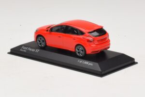 Ford Focus ST Mk3 Rot Minichamps 1:43 410081001 Metall – Bild 3 von 4