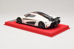 Koenigsegg Regera Weiß mit Schwarzem Carbon FrontiArt 1:18 REMC043 Resin – Bild 5 von 7