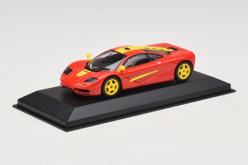 McLaren F1 Rot Mit Gelben Streifen Minichamps 1:43 McLaren F1 Rot Mit Gelben Streifen Minichamps 1:43 MCLAREN006 Metall