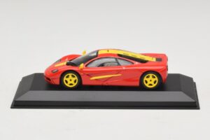 McLaren F1 Rot Mit Gelben Streifen Minichamps 1:43 MCLAREN006 Metall – Bild 3 von 4