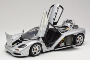McLaren F1 Silber Minichamps 1:12 530133123 Metall – Bild 2 von 8