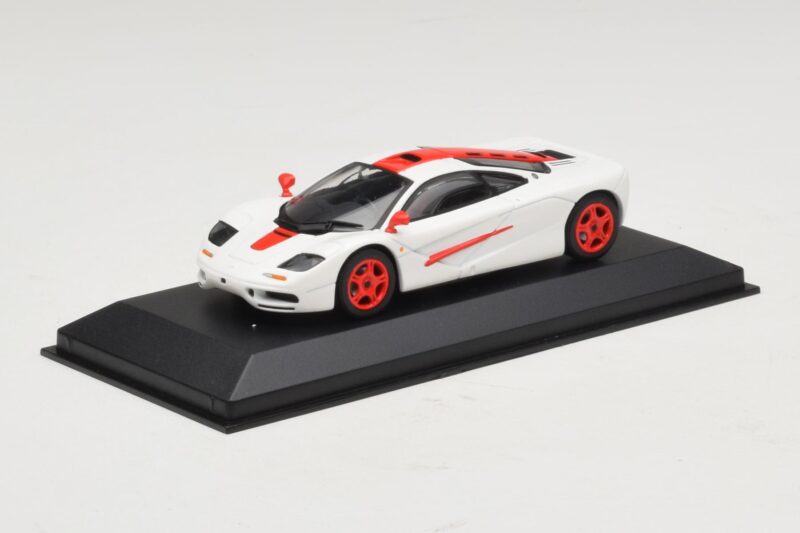 McLaren F1 Weiss Mit Roten Streifen Minichamps 1:43 McLaren F1 Weiss Mit Roten Streifen Minichamps 1:43 MCLAREN003 Metall