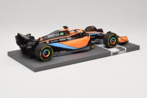 McLaren MCL36 #3 D. Ricciardo Bahrain GP 2022 Minichamps 1:18 537221803 Metall – Bild 6 von 7