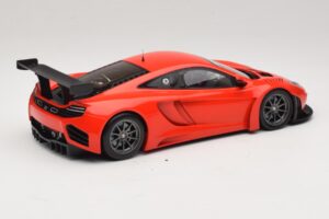 McLaren MP4-12C GT3 Rot 2013 Minichamps 1:18 151121392 Metall – Bild 2 von 6