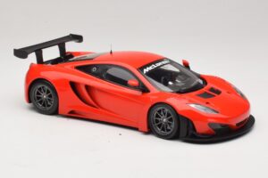 McLaren MP4-12C GT3 Rot 2013 Minichamps 1:18 151121392 Metall – Bild 4 von 6