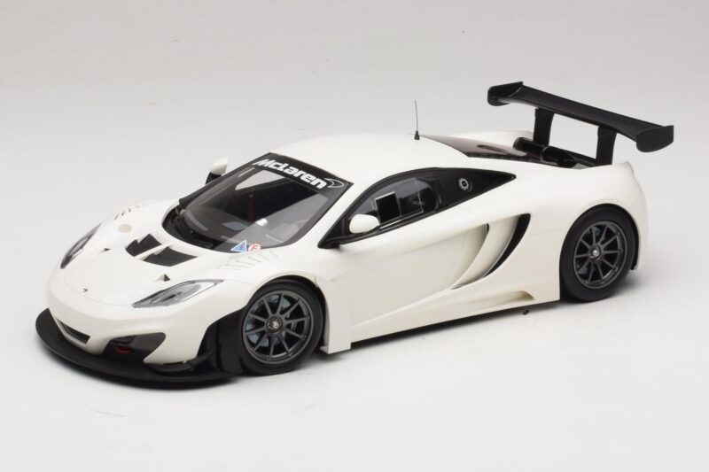 McLaren MP4-12C GT3 Weiss 2013 Minichamps 1:18 151121394 Metall
