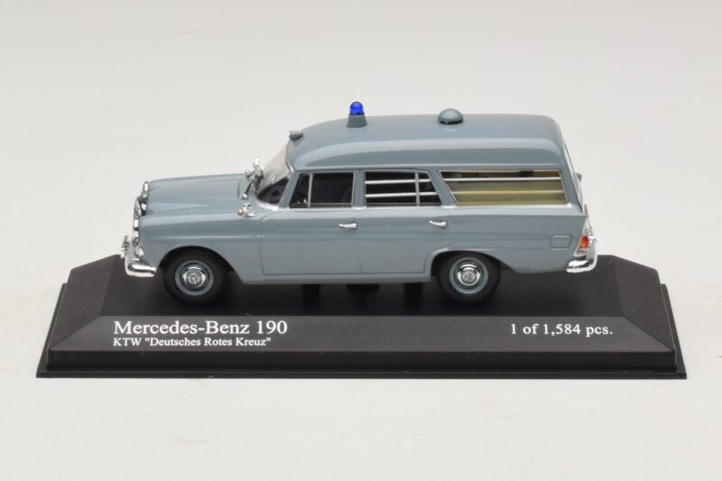 Mercedes 190 W110 Krankenwagen DRK Minichamps 1:43 Mercedes 190 W110 Krankenwagen DRK Minichamps 1:43 400037270 Metall