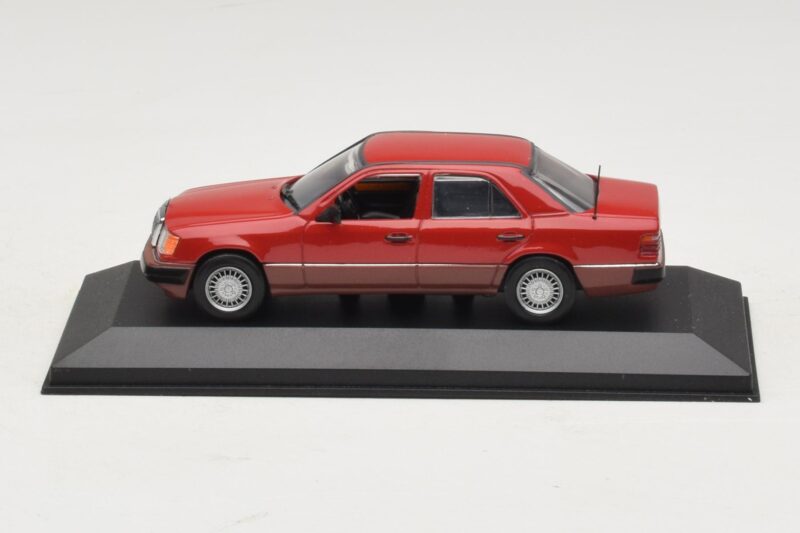 Mercedes 300D W124 Turbo Rot Minichamps 1:43 Mercedes 300D W124 Turbo Rot Minichamps 1:43 3210 Metall
