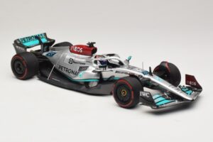 Mercedes AMG Petronas W13 E Performance #63 G. Russell Spanish GP 2022 Minichamps 1:18 110220063 Metall – Bild 4 von 7