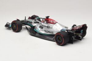 Mercedes AMG Petronas W13 E Performance #63 G. Russell Spanish GP 2022 Minichamps 1:18 110220063 Metall – Bild 5 von 7
