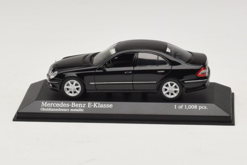 Mercedes E-Class W211 Schwarz Metallic Minichamps 1:43 Mercedes E-Class W211 Schwarz Metallic Minichamps 1:43 400036001 Metall