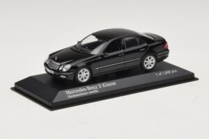 Mercedes E-Class W211 Schwarz Metallic Minichamps 1:43 400036001 Metall – Bild 2 von 4