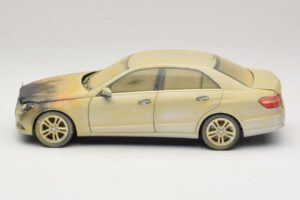 Mercedes E-Class W212 Verbranntes Dubai Kunstauto Minichamps 1:18 MB008 Metall – Bild 3 von 6