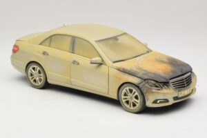Mercedes E-Class W212 Verbranntes Dubai Kunstauto Minichamps 1:18 MB008 Metall – Bild 4 von 6
