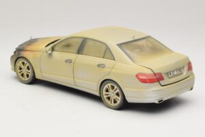 Mercedes E-Class W212 Verbranntes Dubai Kunstauto Minichamps 1:18 MB008 Metall – Bild 5 von 6