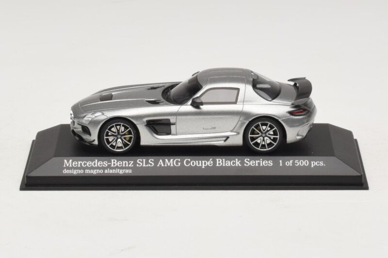 Mercedes SLS AMG C197 Black Series Grau Metallic Minichamps 1:43 Mercedes SLS AMG C197 Black Series Grau Metallic Minichamps 1:43 437033024 Metall