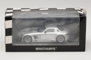 Mercedes SLS AMG GT3 Silber Minichamps 1:43 410113202 Metall – Bild 4 von 4