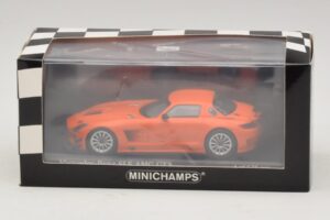 Mercedes SLS AMG GT3 Street Orange Minichamps 1:43 410113204 Metall – Bild 4 von 4