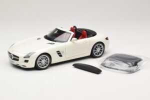 Mercedes SLS AMG Roadster Mystic White II Minichamps 1:18 B66960079 Metall – Bild 2 von 9
