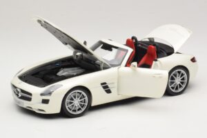 Mercedes SLS AMG Roadster Mystic White II Minichamps 1:18 B66960079 Metall – Bild 3 von 9