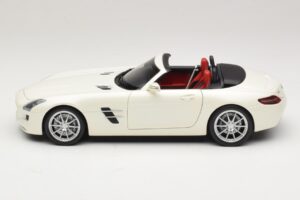 Mercedes SLS AMG Roadster Mystic White II Minichamps 1:18 B66960079 Metall – Bild 5 von 9