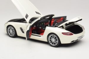 Mercedes SLS AMG Roadster Mystic White II Minichamps 1:18 B66960079 Metall – Bild 6 von 9