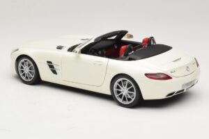 Mercedes SLS AMG Roadster Mystic White II Minichamps 1:18 B66960079 Metall – Bild 7 von 9