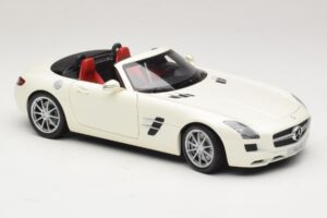 Mercedes SLS AMG Roadster Mystic White II Minichamps 1:18 B66960079 Metall – Bild 8 von 9