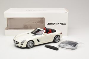 Mercedes SLS AMG Roadster Mystic White II Minichamps 1:18 B66960079 Metall – Bild 9 von 9