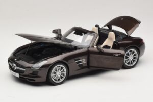 Mercedes SLS AMG Sepang Brown Minichamps 1:18 B66960080 Metall – Bild 2 von 9