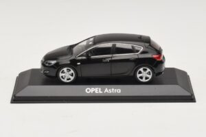 Opel Astra J Schwarz Minichamps 1:43 ASTRA006 Metall
