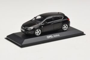 Opel Astra J Schwarz Minichamps 1:43 ASTRA006 Metall – Bild 2 von 4
