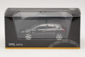 Opel Astra J Schwarz Minichamps 1:43 ASTRA006 Metall – Bild 4 von 4