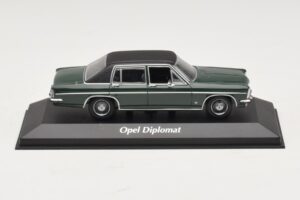 Opel Diplomat B Dunkelgrün Maxichamps 1:43 940046070 Metall