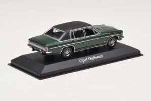 Opel Diplomat B Dunkelgrün Maxichamps 1:43 940046070 Metall – Bild 2 von 4