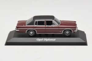 Opel Diplomat B Dunkelrot Maxichamps 1:43 940046071 Metall