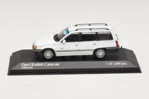 Opel Kadett E Caravan Weiss Minichamps 1:43 400045911 Metall