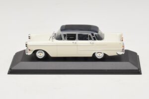 Opel Kapitan A Weiss Minichamps 1:43 400048000 Metall