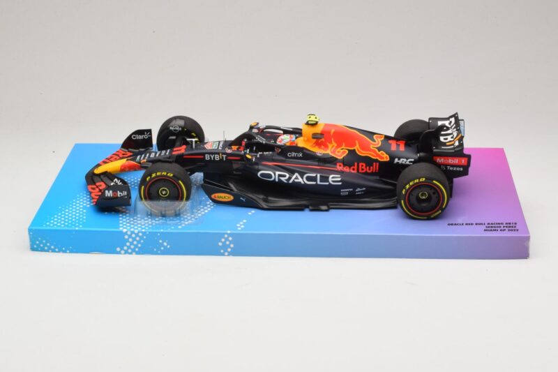Oracle Red Bull Racing RB18 #11 S. Perez Miami GP 2022 Minichamps 1:18 113220511 Metall
