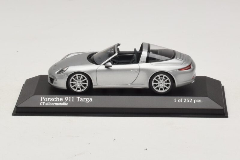 Porsche 911 991 Targa Silber Minichamps 1:43 Porsche 911 991 Targa Silber Minichamps 1:43 410062442 Metall