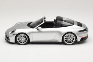Porsche 911 992 Targa 4 GTS Silber Minichamps 1:18 WAP0211460RTRG Metall – Bild 3 von 6