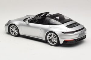 Porsche 911 992 Targa 4 GTS Silber Minichamps 1:18 WAP0211460RTRG Metall – Bild 5 von 6
