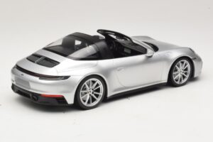 Porsche 911 992 Targa 4 GTS Silber Minichamps 1:18 WAP0211460RTRG Metall – Bild 2 von 6