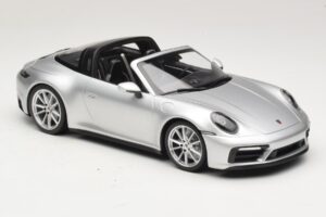 Porsche 911 992 Targa 4 GTS Silber Minichamps 1:18 WAP0211460RTRG Metall – Bild 4 von 6