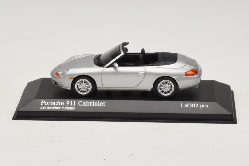 Porsche 911 996 Cabriolet Silber Metallic Minichamps 1:43 Porsche 911 996 Cabriolet Silber Metallic Minichamps 1:43 400061091 Metall