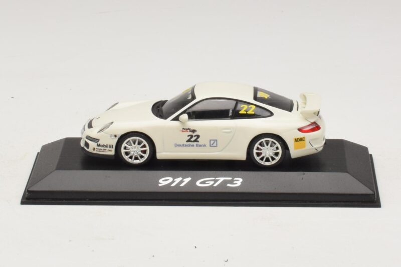 Porsche 911 997 GT3 #22 Weiss Minichamps 1:43 Porsche 911 997 GT3 #22 Weiss Minichamps 1:43 WAP020102016 Metall