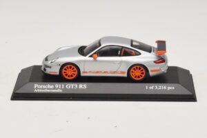 Porsche 911 997 GT3 RS Silber Minichamps 1:43 400066000 Metall
