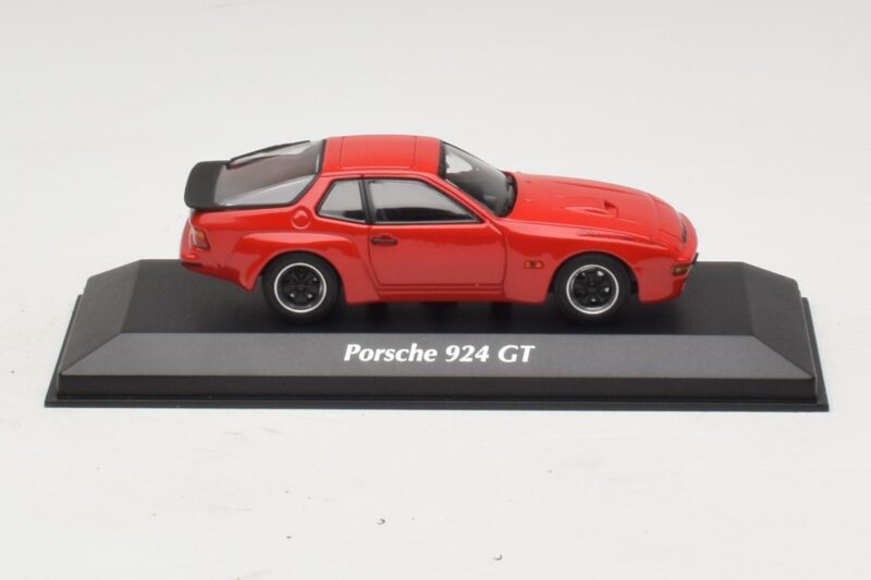 Porsche 924 GT Rot Maxichamps 1:43 Porsche 924 GT Rot Maxichamps 1:43 940066120 Metall
